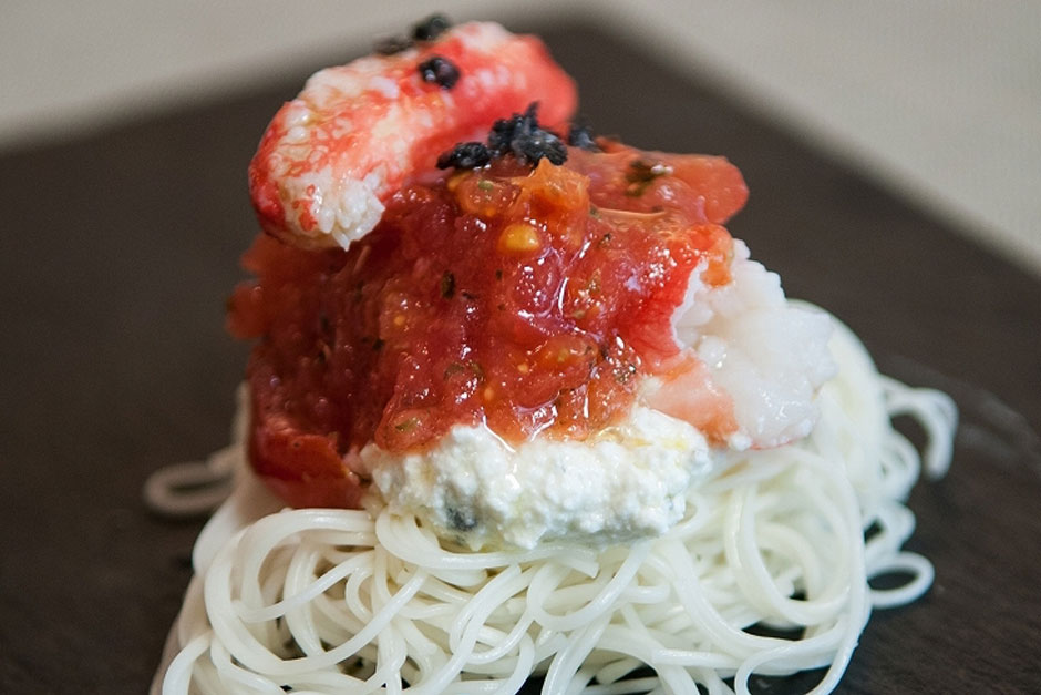 「La Ricetta」～カニとトマトのパンツァネッラ オレガノ風味～完成写真
