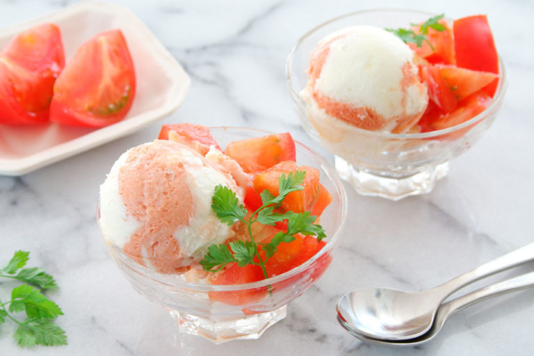 Tomato and Yogurt Marbled Ice Cream