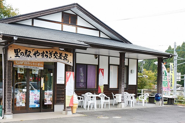 里の駅やすらぎ交差点写真