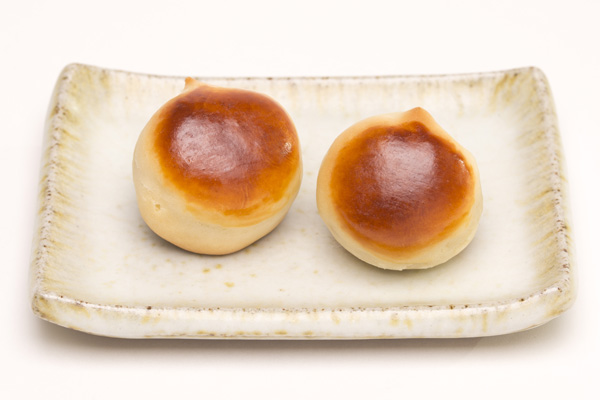 Small chestnut manju (sweet bun)