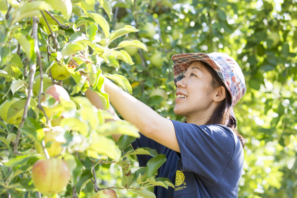 Fujiwararootsfarm藤原さん夫妻