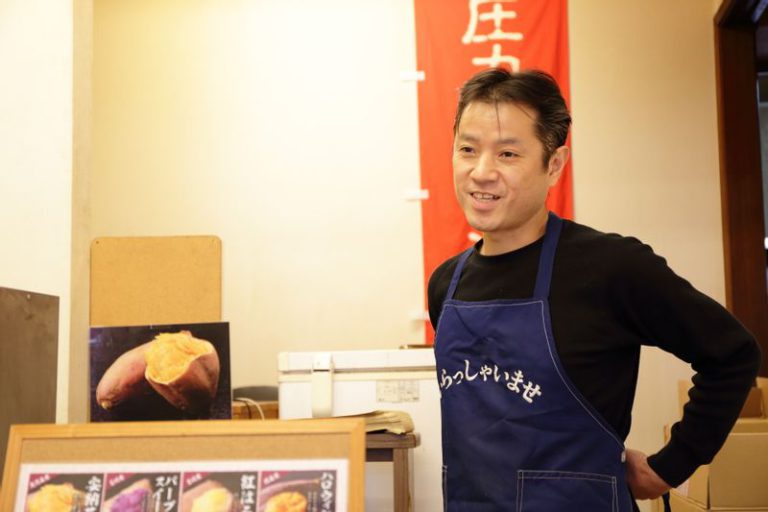 焼き芋専門店ふじの上原浩史店長