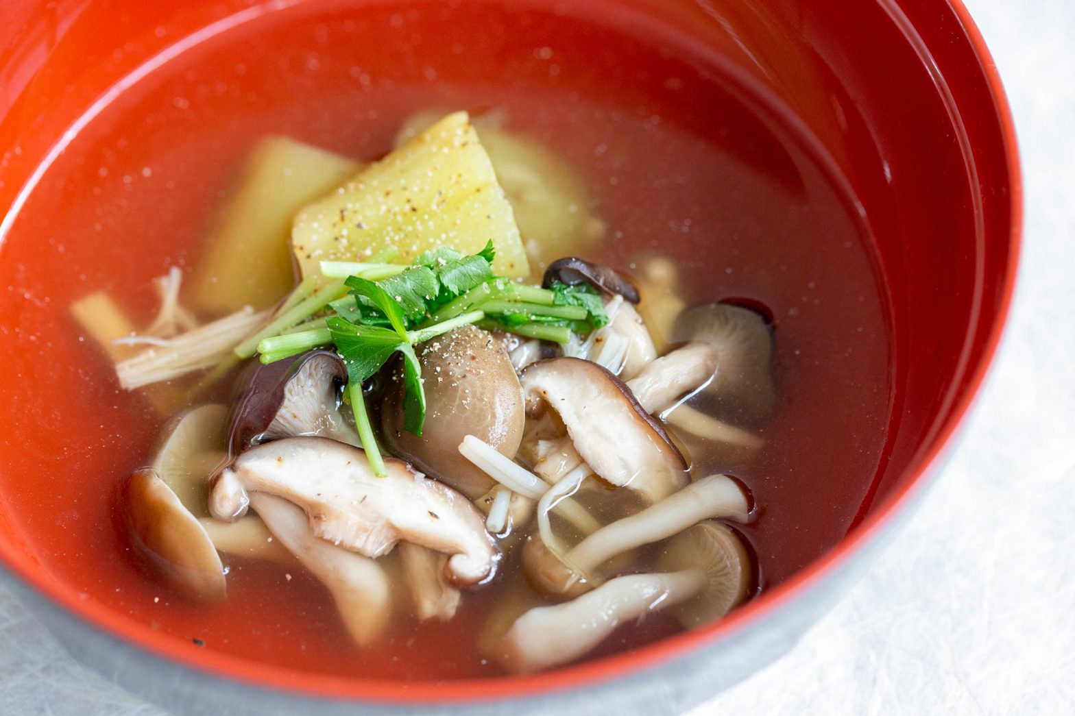 ひすいナスと茸の煮物椀