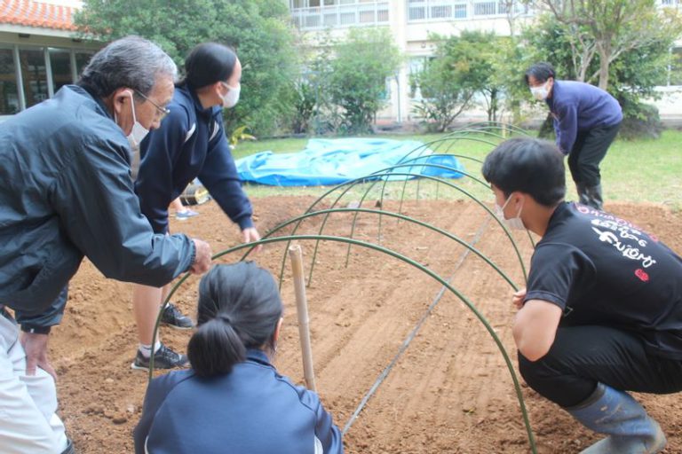 子供たちとの交流風景