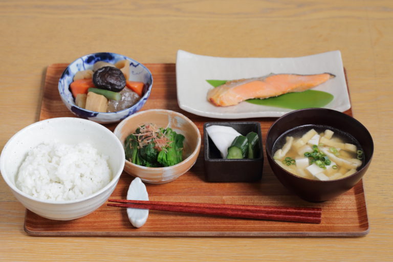 一汁三菜の和食